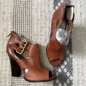 New GUESS leather heels sz 8